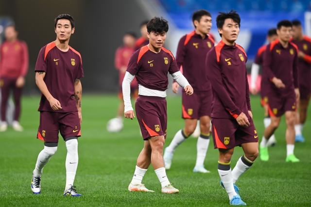 难获得足够, 新任国足主, 环境都要比