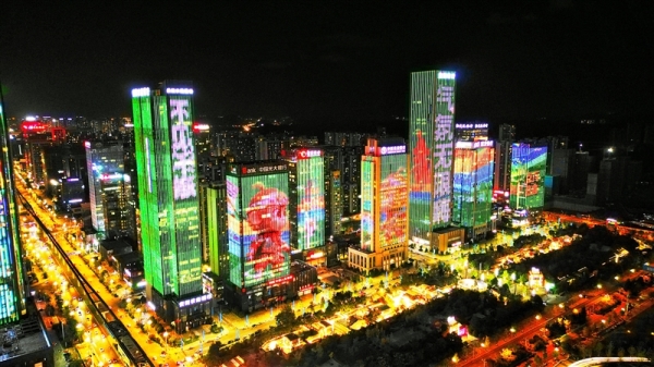 主题灯光秀, 广场上一个